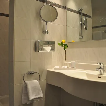 Steglitz International Hotel 4*