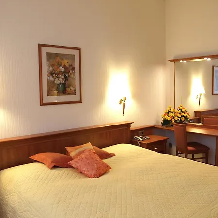 Steglitz International Hotel 4*