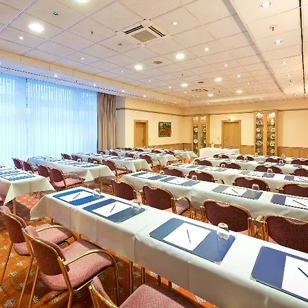 Steglitz International Hotel 4*